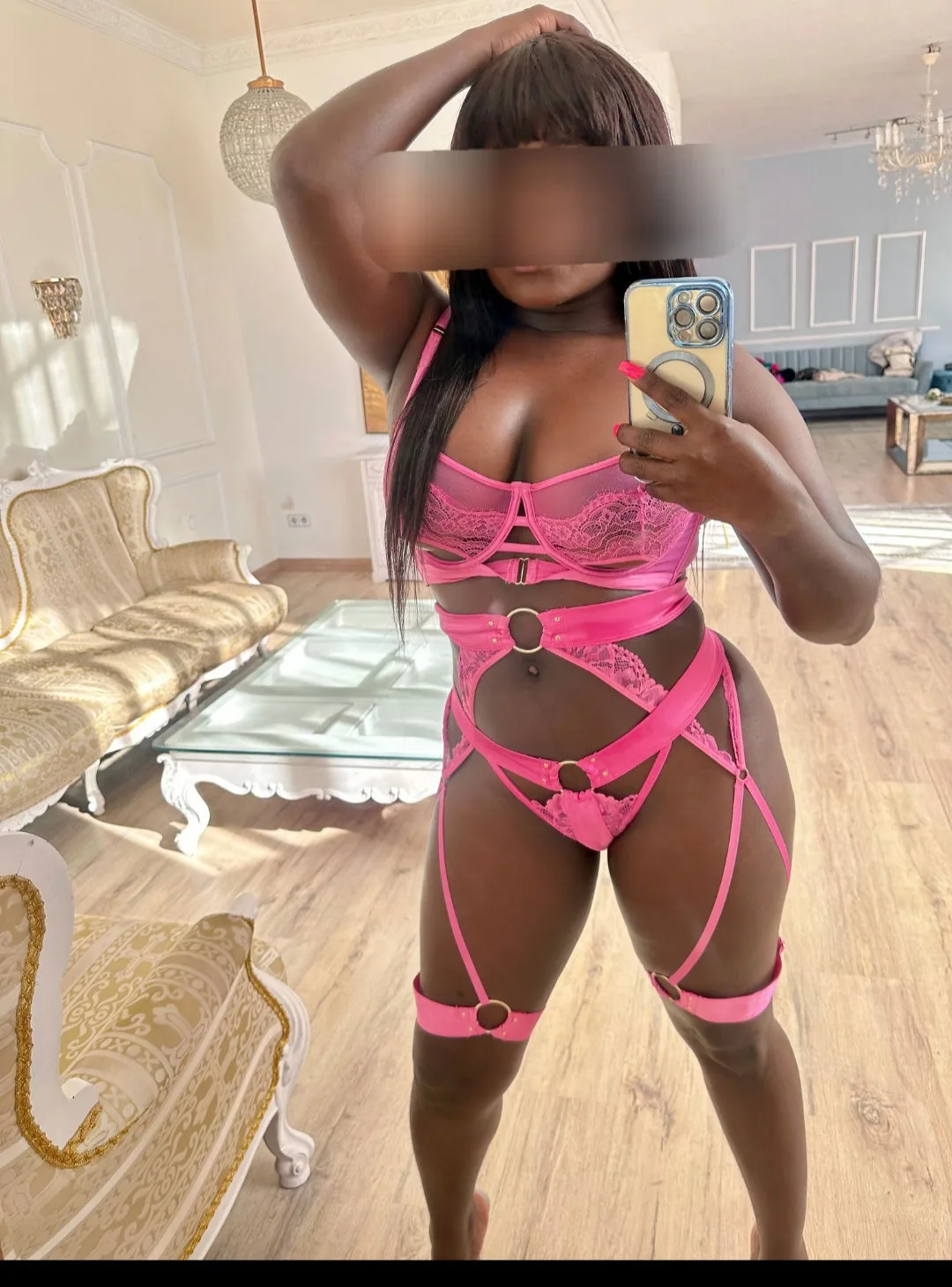 At Vanessa - Escort Glasgow